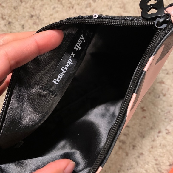 ⭐️3 for 10⭐️ Ipsy bag - Picture 5 of 5